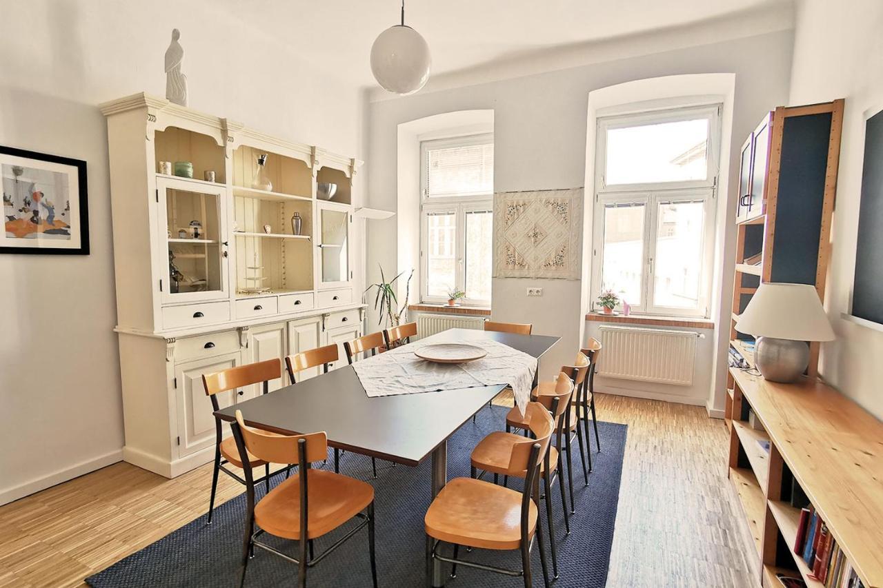 Vienna Palm Apartments Bagian luar foto